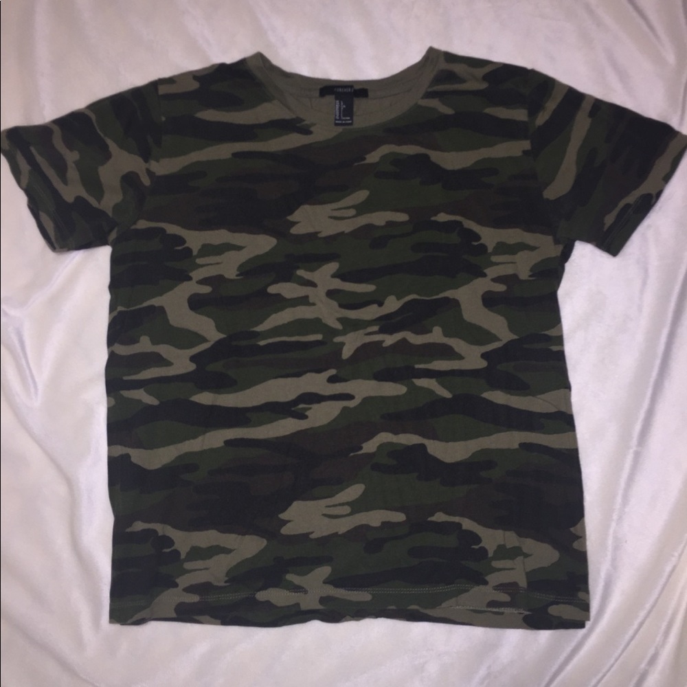 Forever 21 Camo short sleeve😍